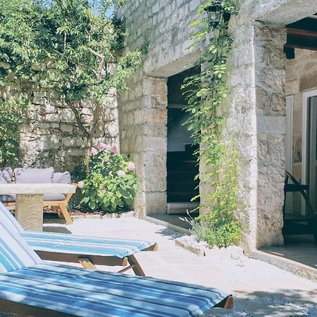 Rector'S Villa - Charming Retreat In Old Town With Jacuzzi In Private Courtyard Rab Town Luaran gambar
