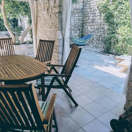 Rector'S Villa - Charming Retreat In Old Town With Jacuzzi In Private Courtyard Rab Town Luaran gambar