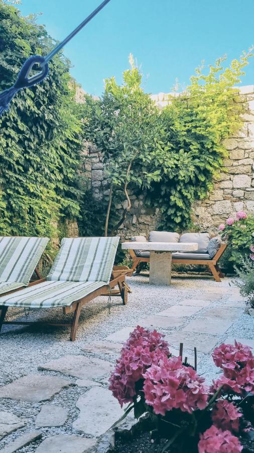 Rector'S Villa - Charming Retreat In Old Town With Jacuzzi In Private Courtyard Rab Town Luaran gambar