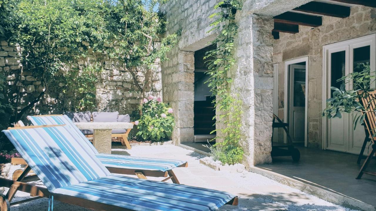Rector'S Villa - Charming Retreat In Old Town With Jacuzzi In Private Courtyard Rab Town Luaran gambar