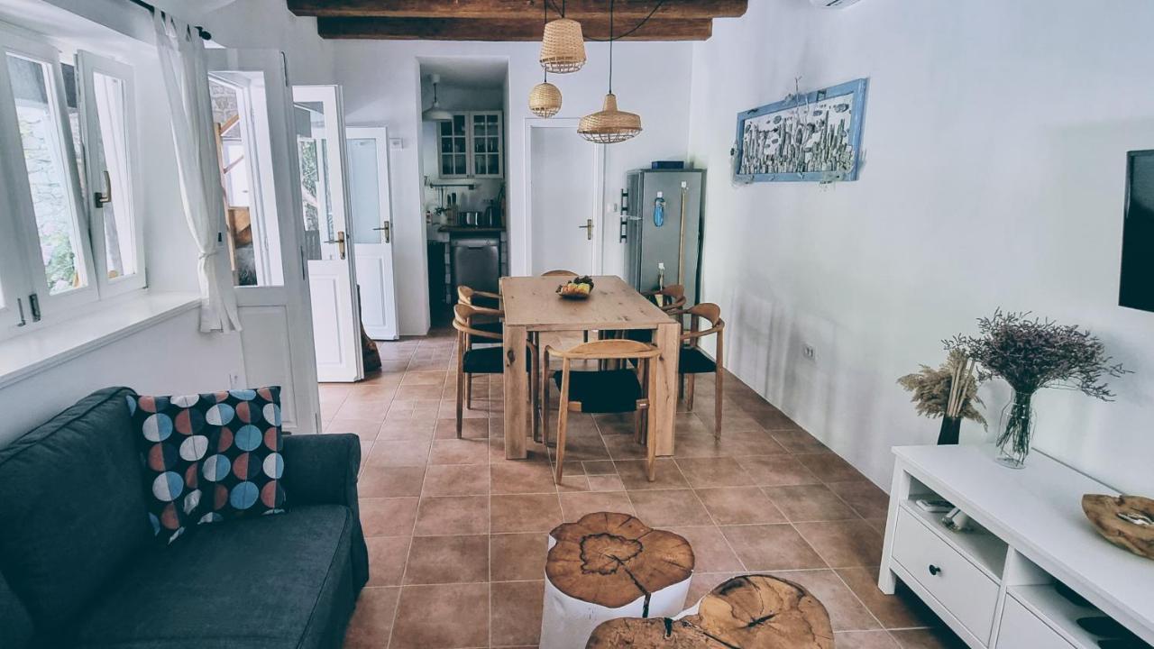 Rector'S Villa - Charming Retreat In Old Town With Jacuzzi In Private Courtyard Rab Town Luaran gambar