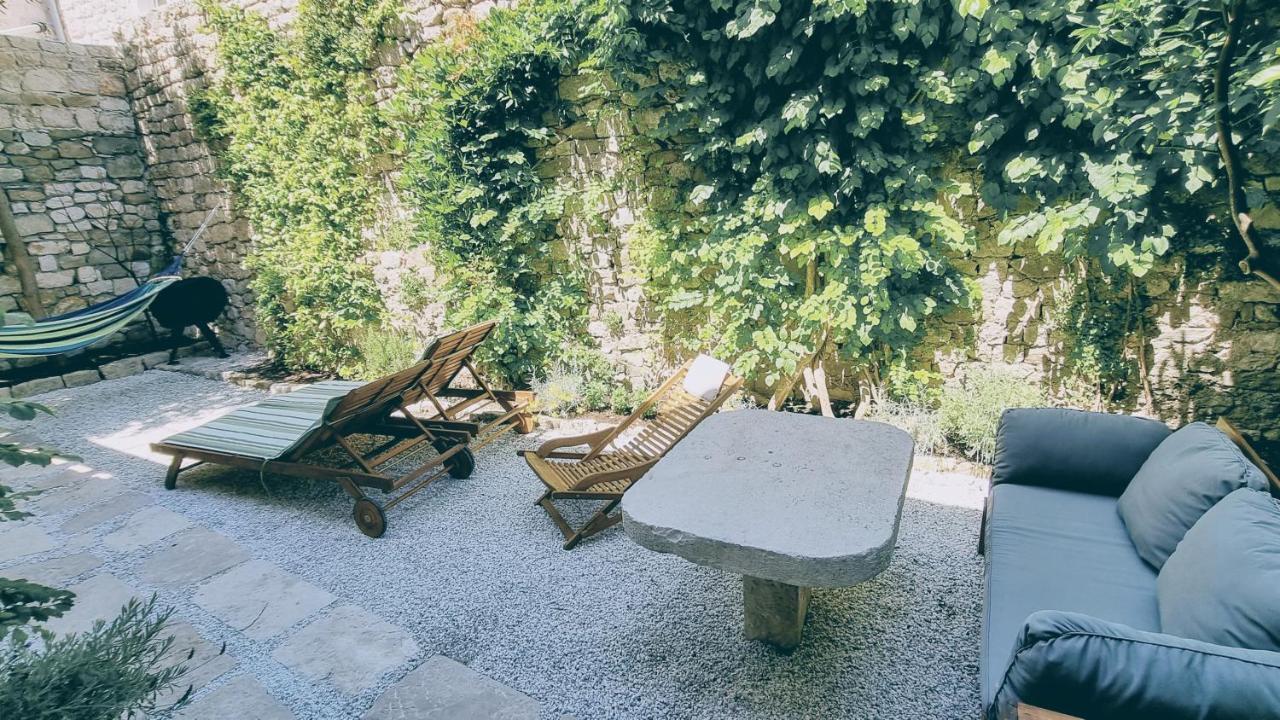 Rector'S Villa - Charming Retreat In Old Town With Jacuzzi In Private Courtyard Rab Town Luaran gambar